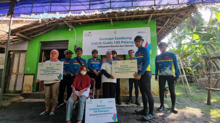 PLN memberikan bantuan biaya penyambungan listrik gratis kepada 100 keluarga kurang mampu di Sleman dan Bantul
