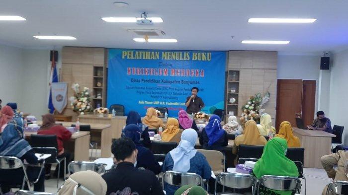 Pelatihan Penulisan Buku dalam Kurikulum Merdeka di Ruang Sidang UMP Tower AR Fachruddin
