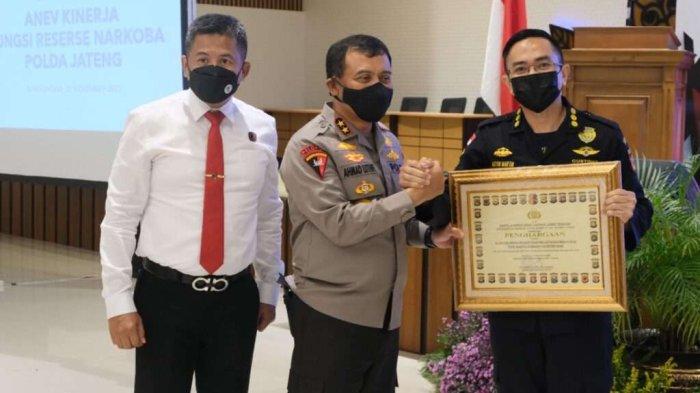 Penyerahan Penghargaan Polda Jateng