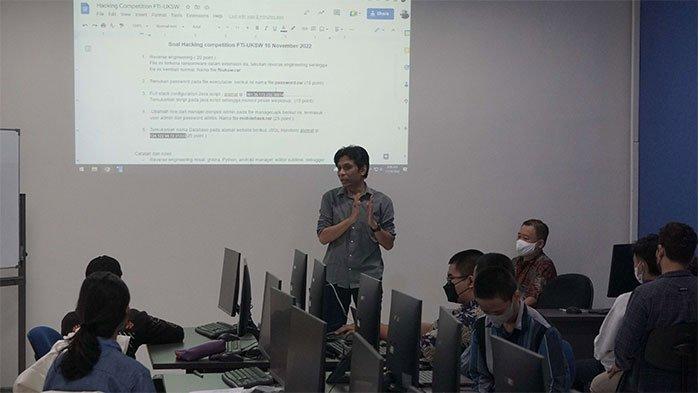 Peserta lomba Gemastik Pentas Inovasi Mahasiswa (PIM) UKSW 2022 saat mengikuti lomba.