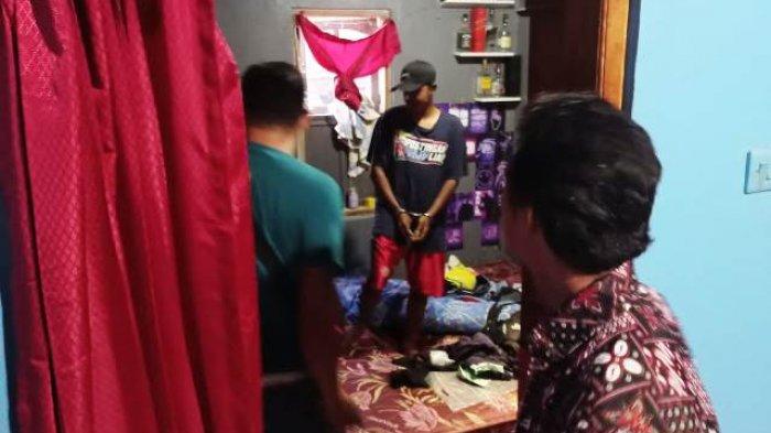 Petugas mengamankan remaja pengedar ganja kering di Dusun Kebondalem, Desa Merbuh, Kecamatan Singorojo, Kendal, Rabu (13/7/2022).