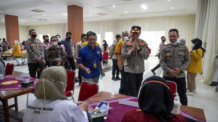 Pimpinan Unsoed dan Kapolresta Banyumas meninjau langsung pelaksanaan vaksinasi booster di Unsoed
