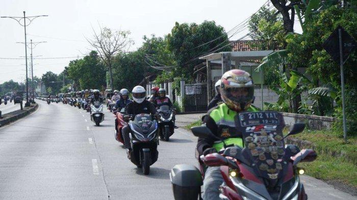 Rolling city menjadi awalan kegiatan gathering yang diikuti kurang lebih 370 bikers pengguna sepeda motor Honda PCX dengan rute mengitari kabupaten Kendal dan berakhir kembali ke titik awal yaitu Aldila Resto.