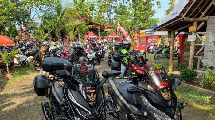 Seluruh peserta wilayah Semarang dan sekitarnya berkumpul di Piston Cafe Astra Motor Center Semarang pagi harinya sebelum touring.