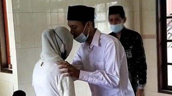 Seorang pemuda MRS (18) harus menikah dengan gadis pujaan hatinya dengan masih berstatus tahanan tersangka narkoba di Polres Sukabumi Kota