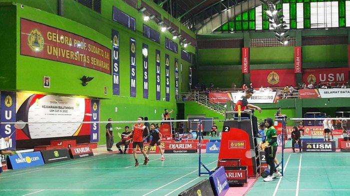 Suasana di dalam Gelora USM saat berlangsungnya kejuaraan bukutangkis USM Cup XV 2022