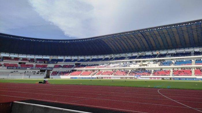 Suasana jelang laga PSIS vs PSM Makassar di Stadion Jatidiri, Semarang sesaat lagi akan kick off, Sabtu (28/5/2022) sore.