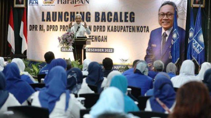 Teriakan ‘Ganjar Presiden’ bersautan di acara Launching Bacaleg DPR RI, DPRD Provinsi dan DPRD Kabupaten/Kota se Jawa Tengah, Partai Amanat Nasional (PAN), di Hotel Grasia, Semarang, Jumat (2/12).