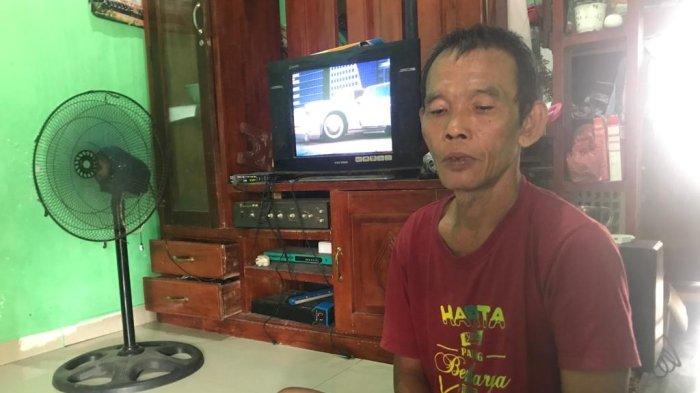 Mujiyono saat ditemui Tribunjateng di kediamannya yang berada di Desa Tegalarum Kecamatan Mranggen, Kabupaten Demak, Jawa Tengah, yang memperlihatkan laporan ke Polres Demak dan Perjanjian yang dibuat oleh Asep.