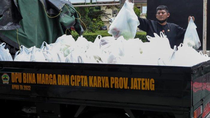 Gubernur Jateng Ganjar Pranowo telah menginiasi langkah penyerapan produk tani, oleh ASN pemprov setempat. Hal itu untuk melindungi petani seiring komoditas pangan yang bergejolak (volatile food).