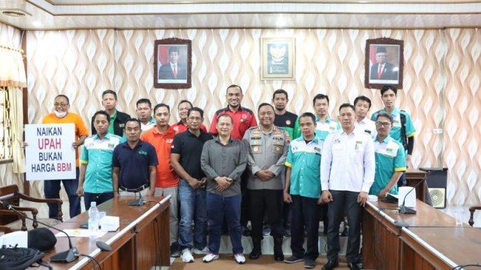 Audiensi perwakilan aksi demo bersama kapolres dan Ketua DPRD Demak.