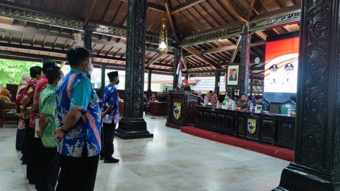 Proses pelantikan pejabat Pimpinan Tinggi Pratama, Pejabat Administrator, Pengawas dan Fungsional di Lingkungan Pemerintah Kabupaten Demak di Pendopo Satya Bhakti Praja Kabupaten Demak,Rabu, (4/1/23).