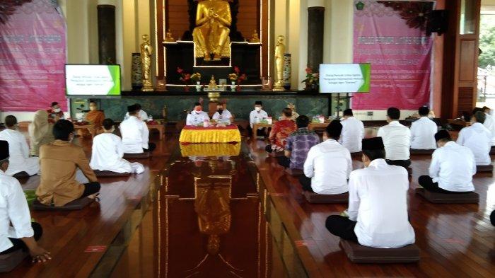 Kementerian Agama Kanwil Jateng ajak pemuda melakukan dialog lintas agama di dialog di Vihara Watugong Bante Cattamano Mahatera,Senin (7/2/2022).