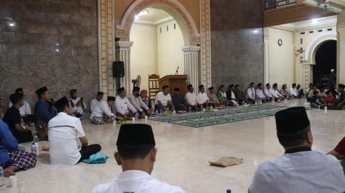 Bupati Blora Arief Rohman saat berdialog dengan warga dalam Blora menyapa di Kecamatan Kunduran, Kabupaten Blora.