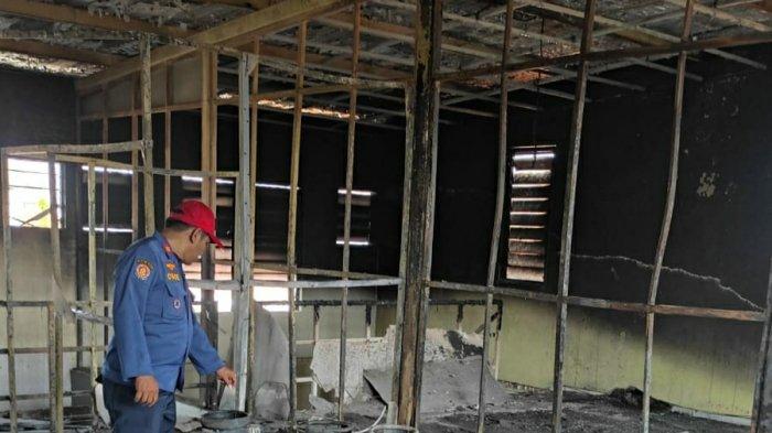 Empat bangunan lantai tiga ruko terbakar di Jalan Priggading , Brumbungan , Semarang Tengah, Selasa (19/7/2022).