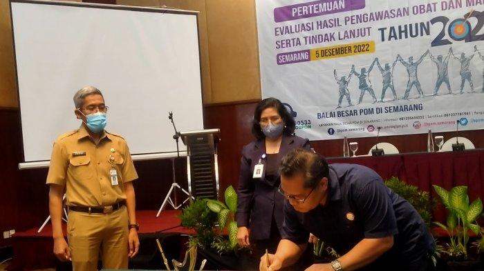Pertemuan Evaluasi Hasil Pengawasan Obat dan Makanan sekaligus penandatangan kerja sama dengan KPID Jawa Tengah di Novotel Semarang, Senin (5/12/2022).