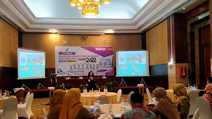 Pertemuan Evaluasi Hasil Pengawasan Obat dan Makanan sekaligus penandatangan kerja sama dengan KPID Jawa Tengah di Novotel Semarang, Senin (5/12/2022).