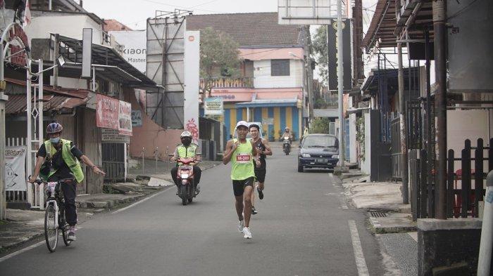 Peserta Fun Run dalam acara Fun Games pentas Inovasi mahasiswa (PIM) saat mengawali garis start di UKSW dengan menempuh jarak sejauh lima kilometer, Minggu (13/11/2022).