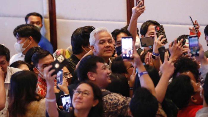 Gubernur Jawa Tengah Ganjar Pranowo optimis di masa Emas 2045 nanti Indonesia punya sumber daya manusia berkarakter kuat dan inovatif. Hal itu Ia lihat dari semangat anak-anak muda di Ritz Carlton Hotel, SCBD, Jakarta Selatan, Rabu (30/11/2022).