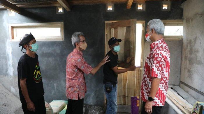 Gubernur Jateng Ganjar Pranowo usai mengikuti peletakan panel pertama bantuan Rumah OPTiMiS di Desa Dukuhturi, Kecamatan Bumiayu, Kabupaten Brebes, Rabu (14/9/2022).