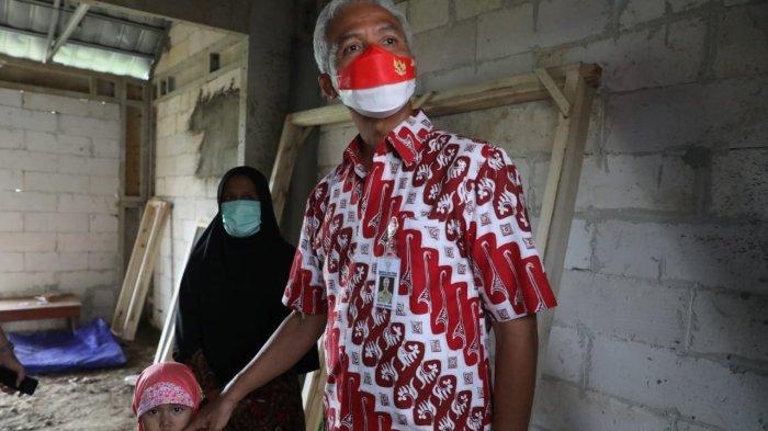 Gubernur Jateng Ganjar Pranowo usai mengikuti peletakan panel pertama bantuan Rumah OPTiMiS di Desa Dukuhturi, Kecamatan Bumiayu, Kabupaten Brebes, Rabu (14/9/2022).