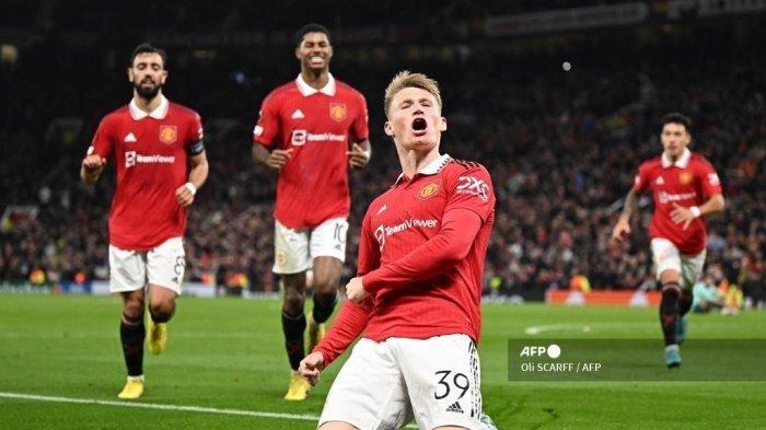 Gelandang Manchester United Skotlandia Scott McTominay (tengah) merayakan setelah mencetak gol akhir mereka selama pertandingan sepak bola Grup E Liga Eropa UEFA antara Manchester United dan Omonoia Nicosia, di stadion Old Trafford, di Manchester, barat laut Inggris, pada 13 Oktober 2022. Man Utd memenangkan pertandingan 1-0.