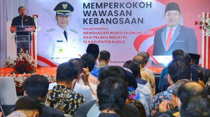 Ketua DPRD Kudus Masan mengikuti dialog interaktif Wawasan Kebangsaan dan Kebhinekaan dengan tema 'Memperkokoh Wawasan Kebangsaan dalam rangka Menghadapi Resesi Ekonomi Bagi Pelaku Industri di Kabupaten Kudus', Kamis (10/11/2022) di Hotel Griptha.