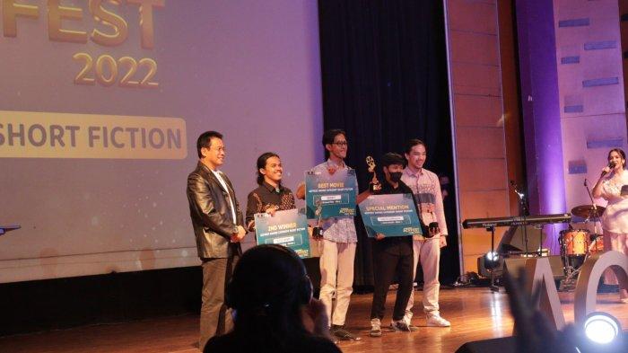 Jati Wisnu Pamungkas, sutradara film berjudul “Sedikit” mendapat penghargaan Best ACFFEST Movie Award, Category Short Fiction pada festival film yang bertajuk Awarding Night Anti-Corruption Film Festival (ACFFEST) 2022 yang diselenggarakan KPK di Pusat Perfilman Usmar Ismail, Kuningan, Jakarta Selatan.