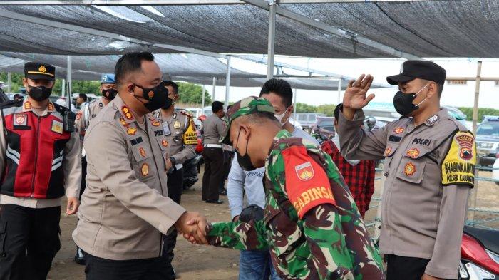 Kapolres Demak AKBP Budi Adhy Buono saat meninjau wisata wahana Demak Green Garden dan Pantai Glagah Wangi, Kamis (5/4/2022).