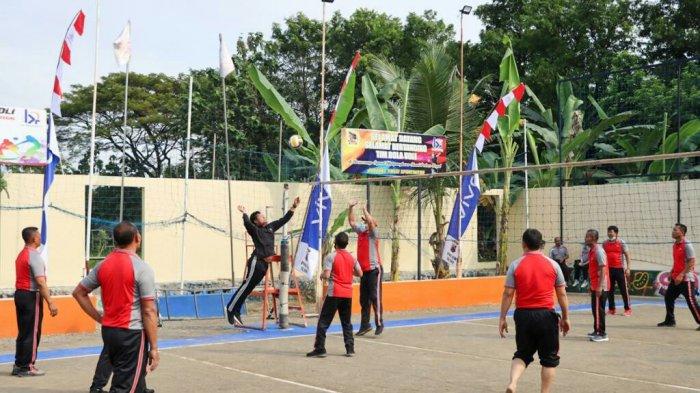 Kapolres Tegal, AKBP Arie Prasetya Syafa'at, meresmikan lapangan voli yang diberi nama Sarja Arya Racana, berlokasi di Polsek Slawi, Jalan Samanhudi, nomor 24, Kabupaten Tegal, Selasa (21/6/2022).
