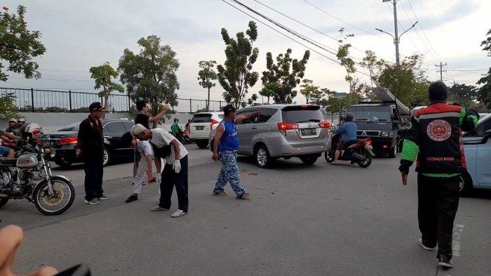Suasana usai kecelakaan di Jalan Madukoro Simpang Perumahan Semarang Indah Kota Semarang.