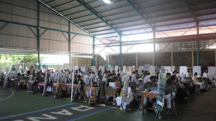 Kegiatan siswa-siswi SMA Islam Al Azhar 14 Semarang.