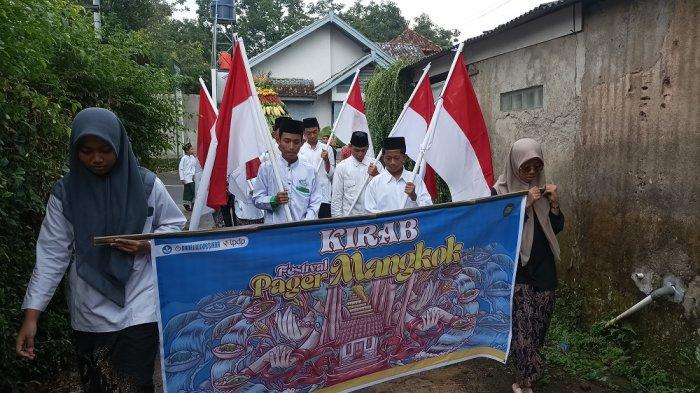 Kirab Pager Mangkok di Piji Wetan Kudus.