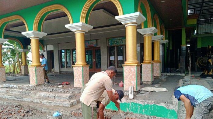 Kodim Demak bersama warga Desa Tlogorejo membangun Masjid Attaqwa, Jumat (20/1/2023).