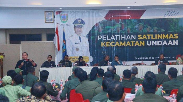 Ketua DPRD Kudus Masan menghadiri pelatihan Satuan Perlindungan Masyarakat (Satlinmas) Kecamatan Jati dan Undaan di Green Valley Bandungan, Kabupaten Semarang, Kamis (10/11/2022) malam.