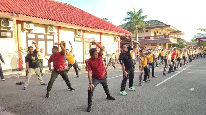 Forkopimda Blora mengikuti olahraga bersama dan lomba dalam rangka hari jadi Polwan Ke 74 Tahun 2022 di halaman belakang Mapolres Blora, 19 Agustus 2022.
