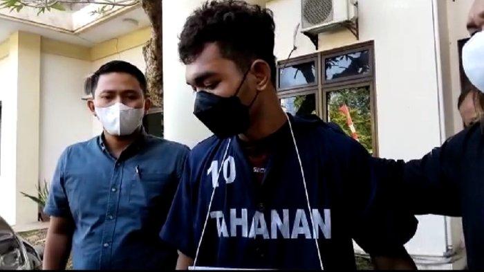 Ramadhani Wibi Saputra (21) pelaku pembacokan terhadap taruna AMNI Semarang yang hingga kini masih kondisi kritis, di Polrestabes Semarang, Jumat (5/8/2022).