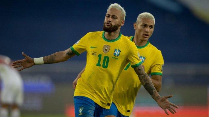 Pemain timnas Brasil Neymar saat merayakan gol yang diciptakannya melawan Peru dalam lanjutan Copa America 2021, Jumat (18/6/2021).
