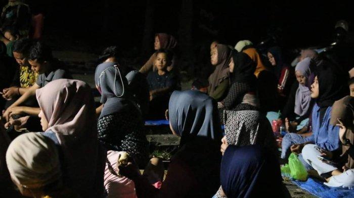 Ilustrasi. Suasana penonton Teater Dudoh Bening di Desa Kuthuk.