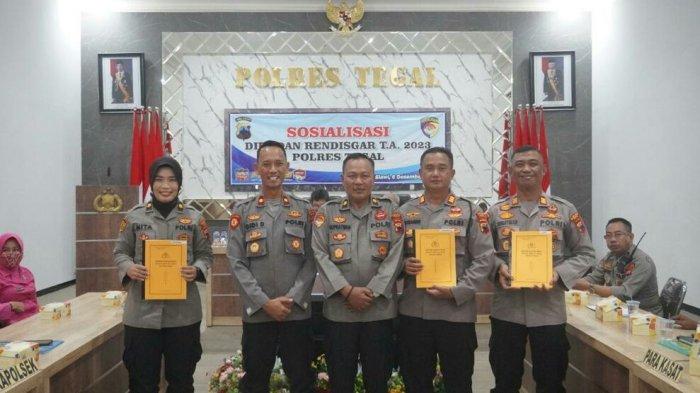 Polres Tegal menyosialisasikan Daftar Isian Pelaksanaan Anggaran (DIPA) tahun 2023. Berlokasi di Gedung Sasana Sabda Bhayangkara (SSB) Mapolres Tegal, Selasa (6/12/2022).