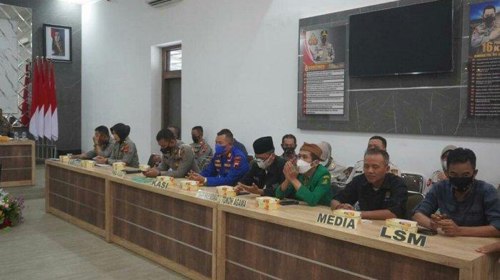 Polres Tegal menyosialisasikan Daftar Isian Pelaksanaan Anggaran (DIPA) tahun 2023. Berlokasi di Gedung Sasana Sabda Bhayangkara (SSB) Mapolres Tegal, Selasa (6/12/2022).