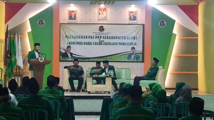 Ketua DPC PPP Kabupaten Blora, M. Ahmad Faishol saat melaunching bakal calon legislatif (bacaleg) di kantor PPP Blora.