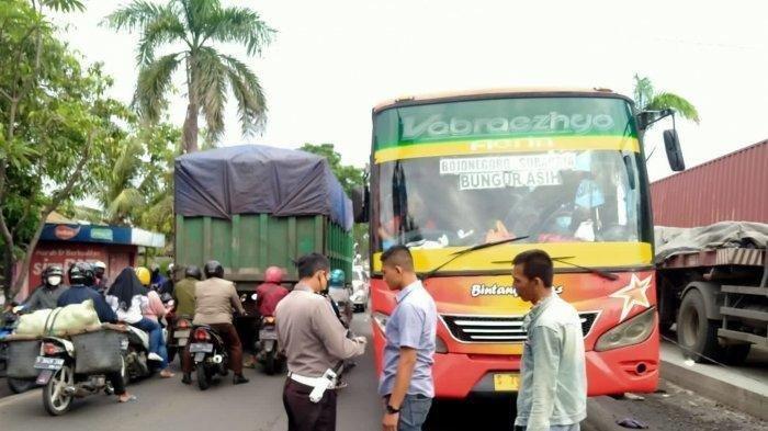 Bus PO Bintang Mas jurusan Terminal Bungurasih Surabaya-Bojonegoro yang terjaring razia Polres Lamongan karena diduga ngeblong di jalur Pantura Lamongan, Senin (6/12/2021) lalu.