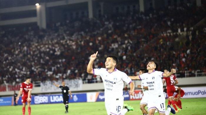 Selebrasi Ramiro Fergonzi seusai mencetak gol kemenangan Persita Tangerang atas Persis Solo di Stadion Manahan Surakarta pada Minggu (14/8/2022).