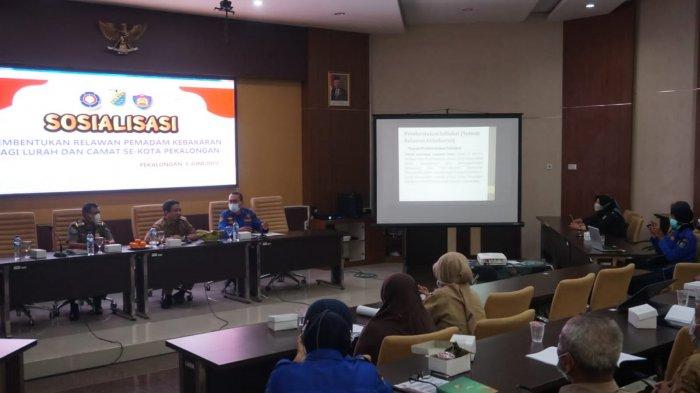 Wali Kota Pekalongan Achmad Afzan Arslan Djunaid saat memberikan sambutan di sosialisasi pembentukan Satlakar bagi lurah dan camat se-Kota Pekalongan, di Ruang Jetayu Setda Kota Pekalongan, Senin (6/6/2022).