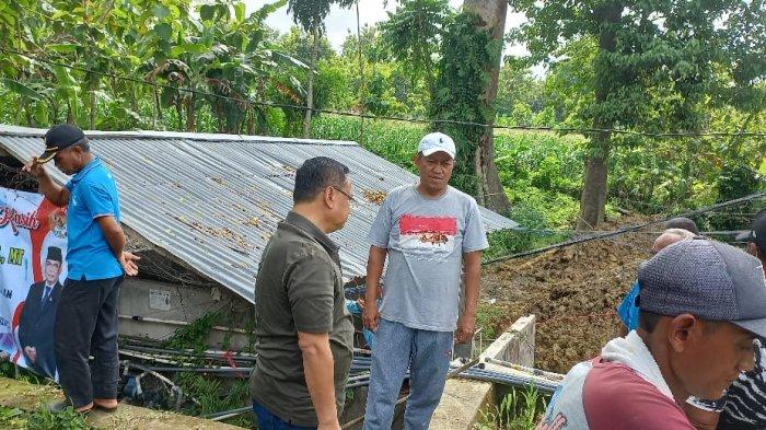 Anggota DPR RI Sudewo meninjau Pembangunan Akuifer Buatan Simpanan Air Hujan (ABSAH) di Desa Keben, Kecamatan Tambakromo, Pati, Sabtu (26/11/22).