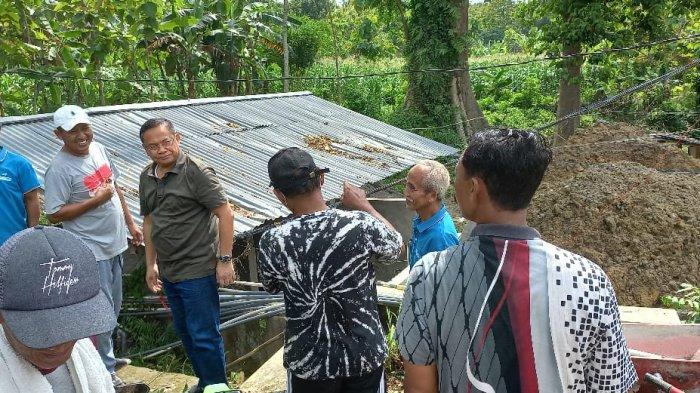 Anggota DPR RI Sudewo meninjau Pembangunan Akuifer Buatan Simpanan Air Hujan (ABSAH) di Desa Keben, Kecamatan Tambakromo, Pati, Sabtu (26/11/2022).