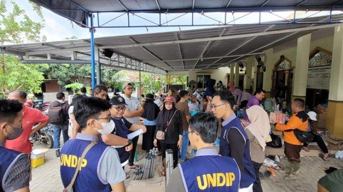 Universitas Diponegoro (Undip) Semarang menerjunkan Surveillance Team atau Tim 1 Disaster Assistance Response Team (D-DART) perwakilan dari Diponegoro D-DART telah diberangkatkan ke lokasi banjir di Perumahan Dinar Indah, Kelurahan Meteseh, Kecamatan Tembalang, Kota Semarang pada Jumat (6/1/2023) lalu.