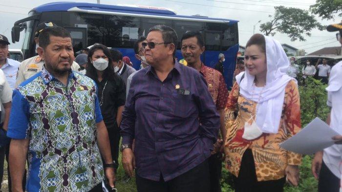 Wakil Ketua Komisi V DPR RI, Roberth Rouw saat bersama rombongannya berkunjung di Kabupaten Demak, Kamis (18/1/2023).