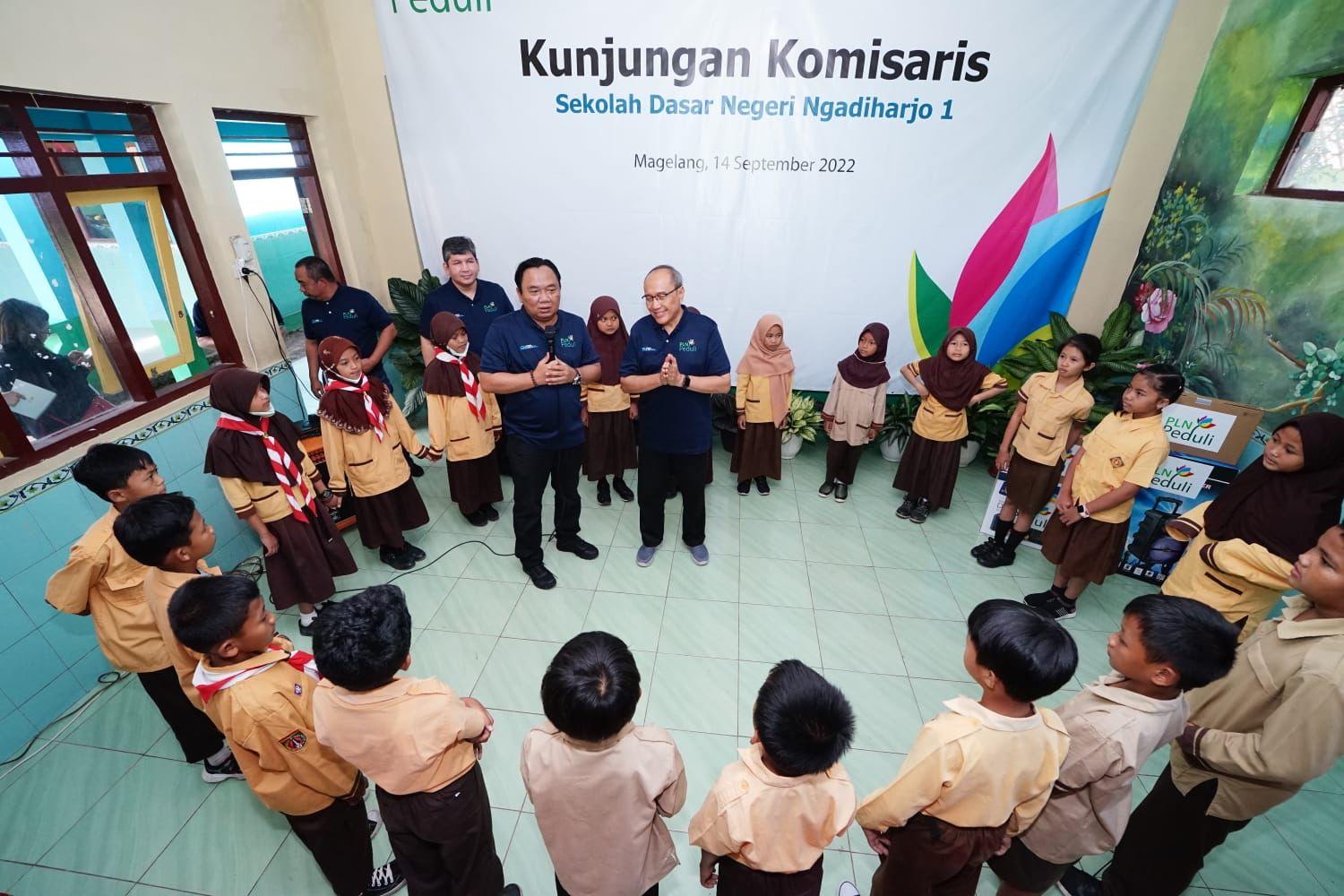 PLN Peduli Salurkan Bantuan Fasilitas Belajar di Wilayah Ngadiharjo